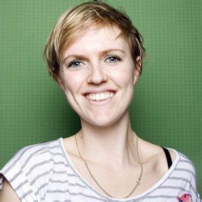 height holly walsh|Comedian Holly Walsh Wiki, Married, Husband or。